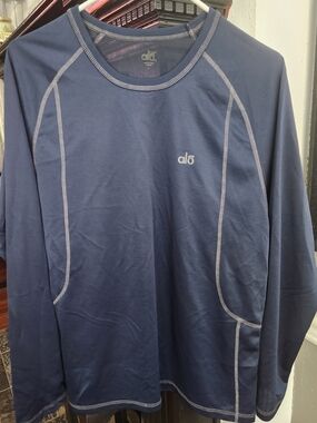 Alo Men's Navy Long-Sleeve Performance Shirt